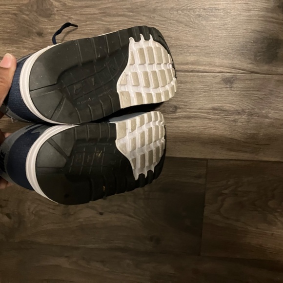 Authentic Nike sneakers size 6y - Picture 5 of 5